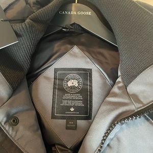 Canada goose brand new coat never worn. Size medium. Paid over $1000.